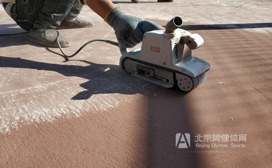 篮球场基础打磨图片